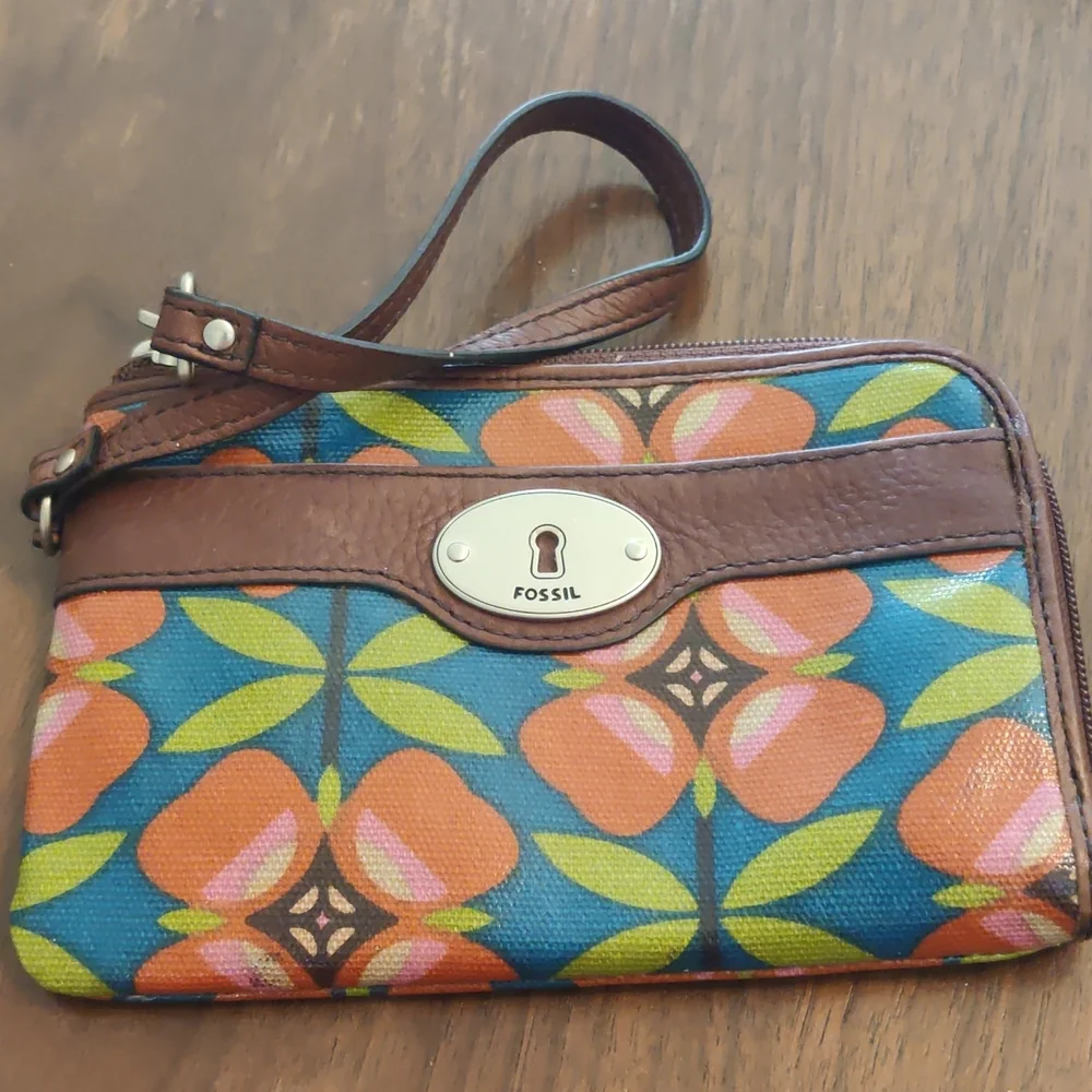 True Vintage Fossil Key-Per Wristlet